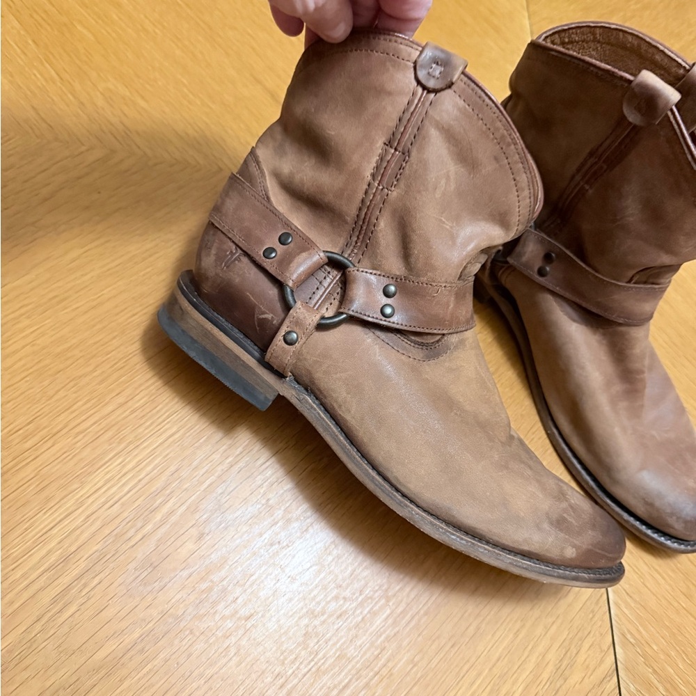 Frye Distressed Brown Leather Ankle Boots, LIKE NEW! - Picture 3 of 7